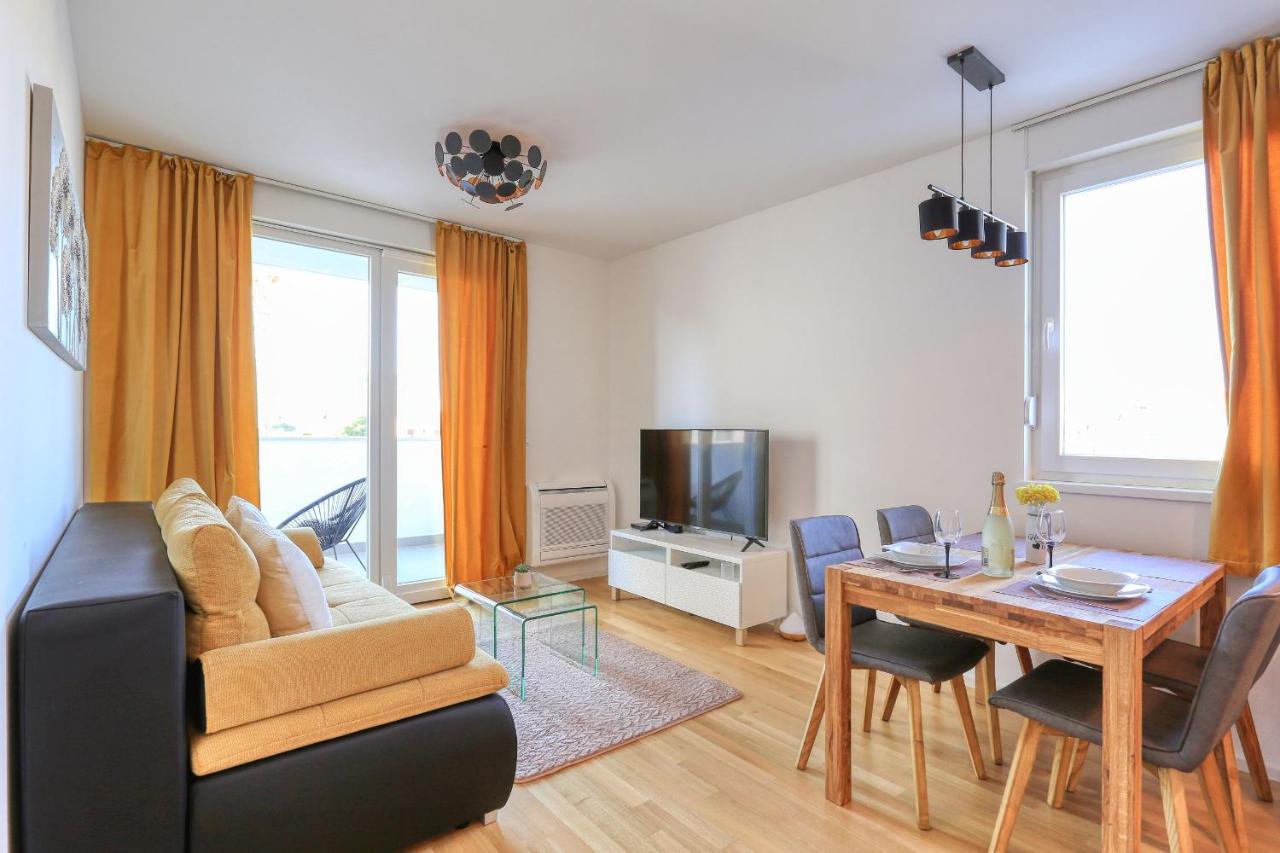 Barbara With Private Parking In The Garage Apartment Zadar Luaran gambar